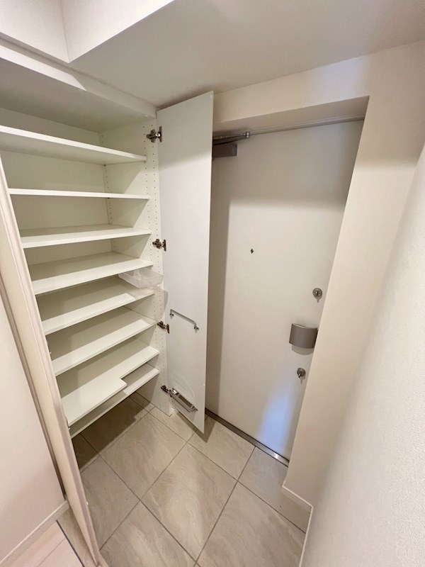 アジールコート町屋 玄関