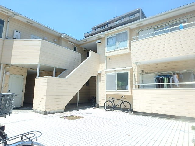 カトラセゾン７ 202号室 外観