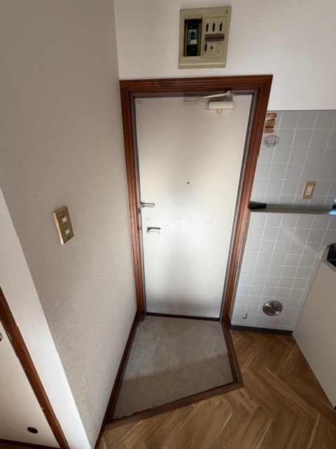 メゾンジュネス 玄関