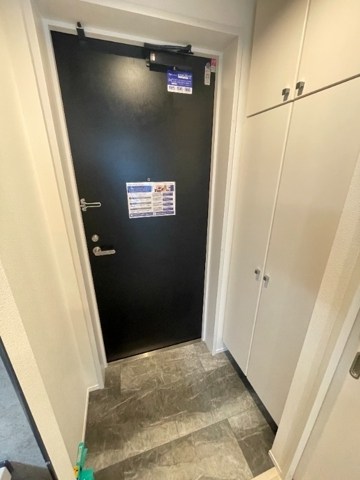 レジディア新川 玄関