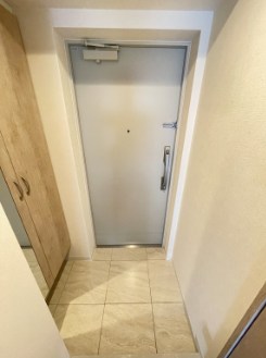 ポルタフォルトゥーナ 玄関