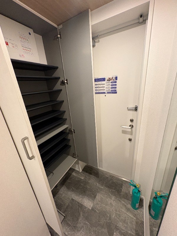 レジディア月島 玄関