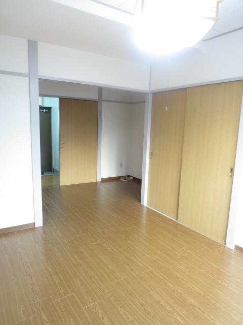 第二小崎ビル リビング