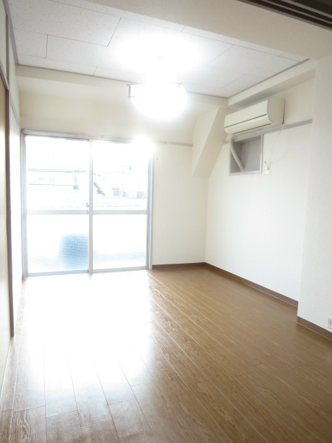 第二小崎ビル ベッドルーム