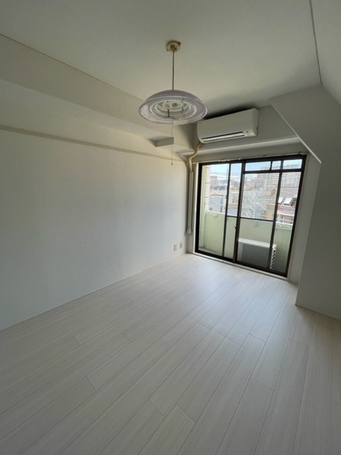 エメラルドマンション リビング