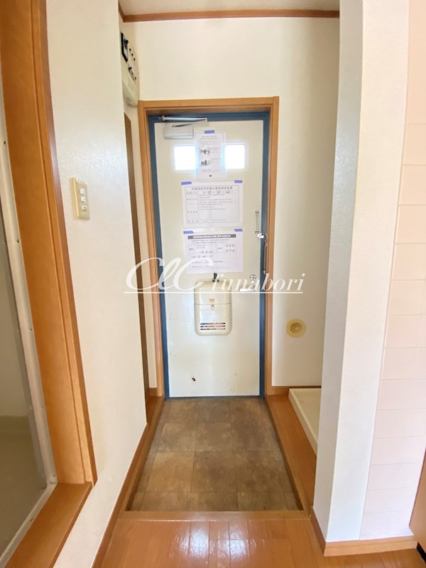 メゾンティーグルB棟 玄関