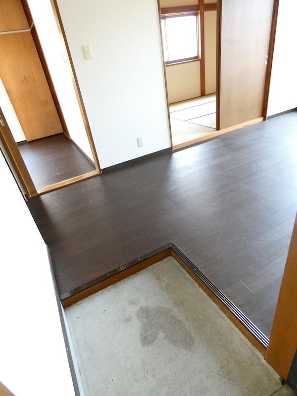 サンライズ静 玄関