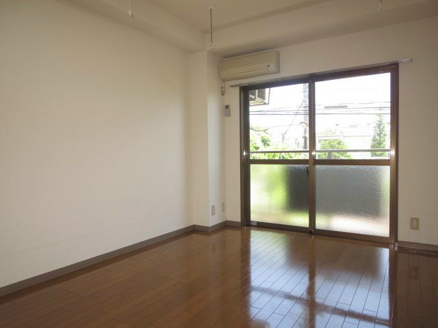 フローラ水山Ⅱ リビング