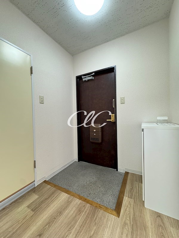 シュロス中之庭 玄関