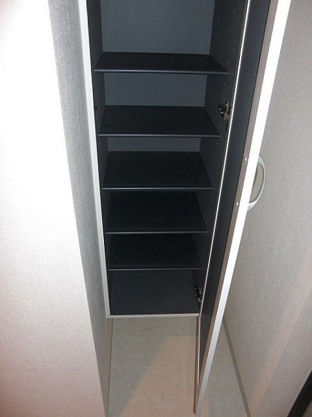 ウィステリアート 玄関