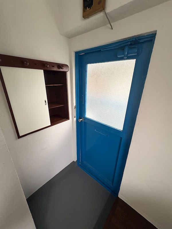 えいりハイツ 玄関