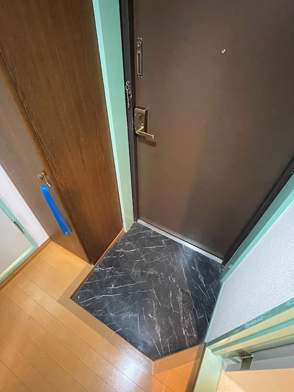 ドウェルエミネント    玄関