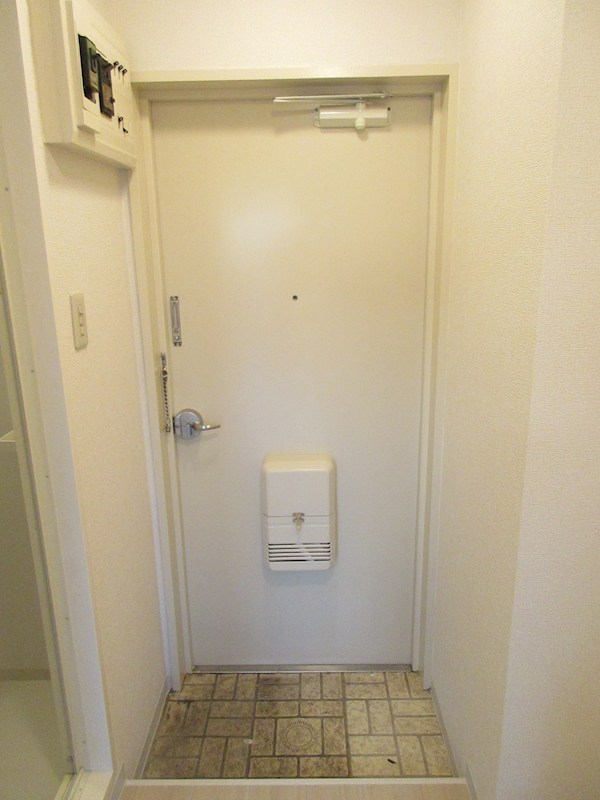 東陽レンタカービル 玄関