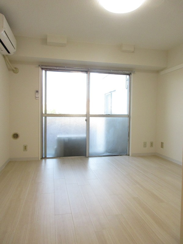 東陽レンタカービル リビング