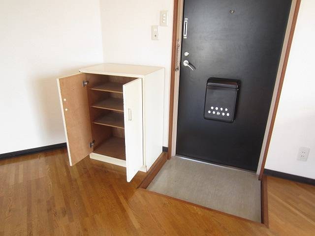 なり駒第3ビル  玄関