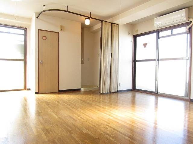 なり駒第3ビル  リビング