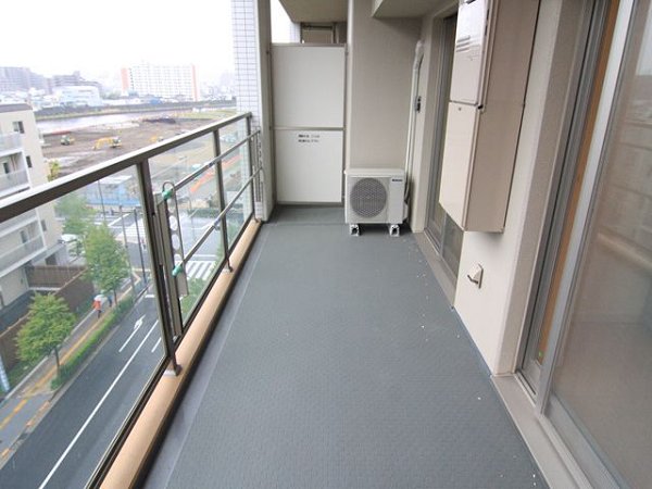 ロイヤルパークス新田 ベランダ