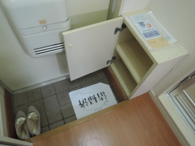 メゾンボヌール 玄関