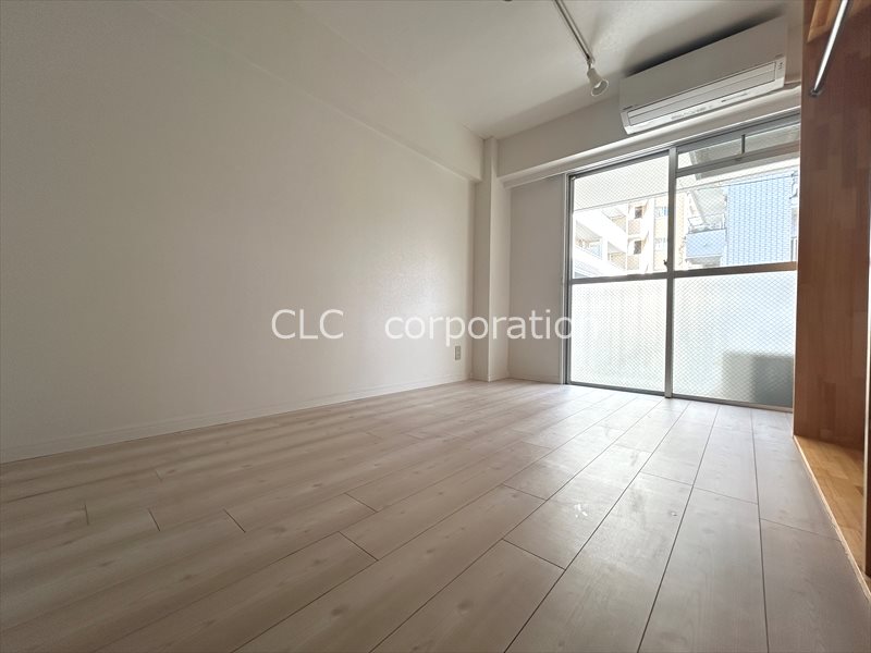 モア３ リビング