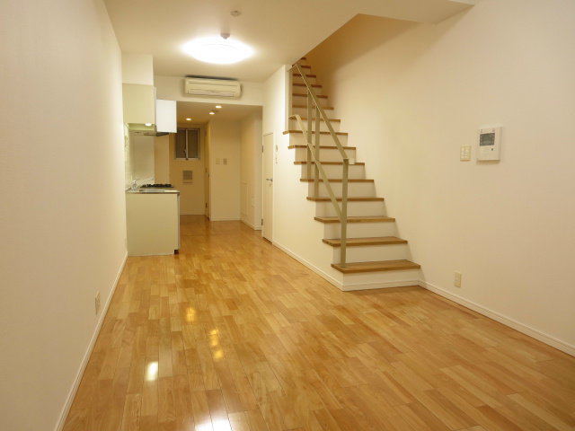 ニューシティアパートメンツ亀戸   リビング