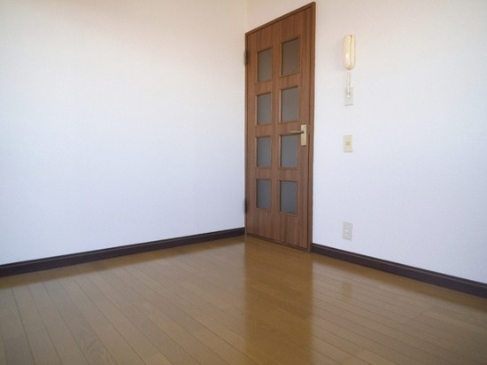 ロイヤルハイム上野 ベッドルーム