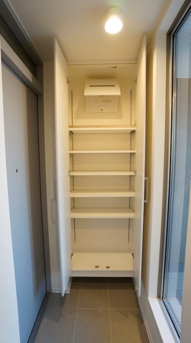 HIGASHI・NIPPORI・PRESS 玄関