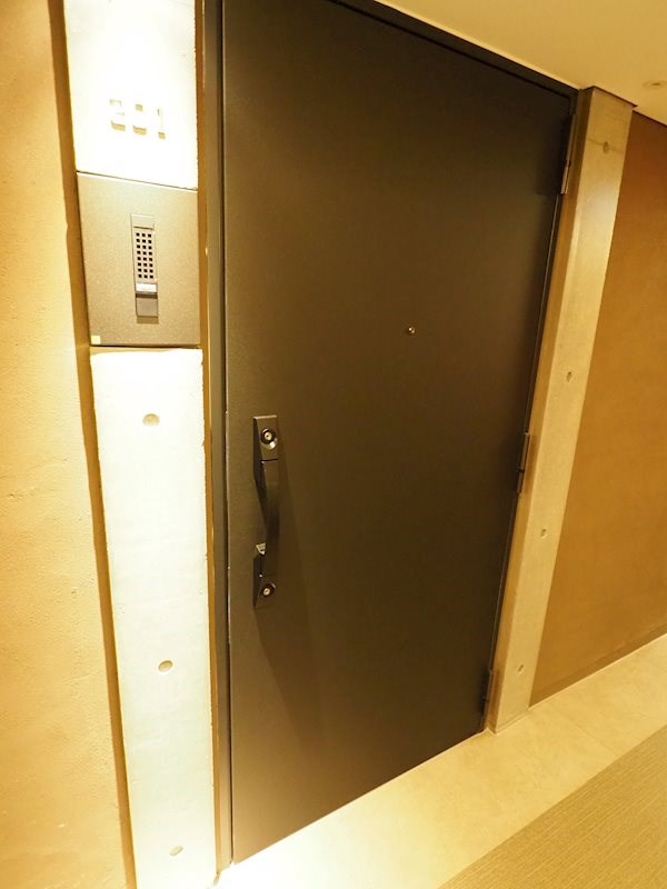 クレヴィアリグゼ日暮里根岸   玄関