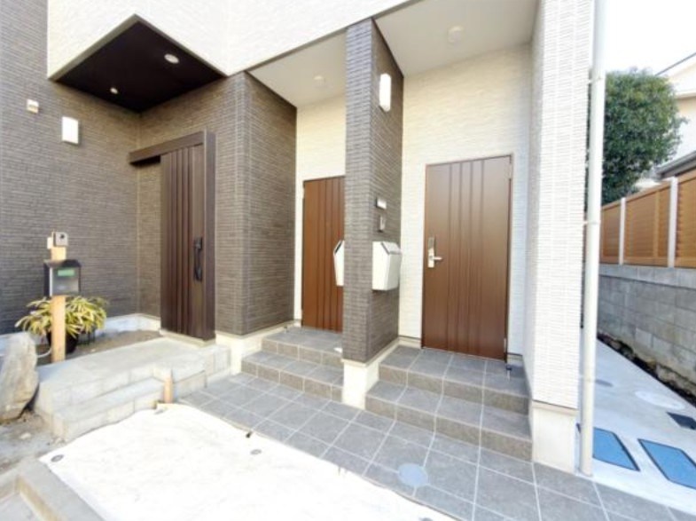 リヴィエール小町 玄関