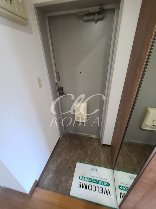 ラポール七番館 玄関