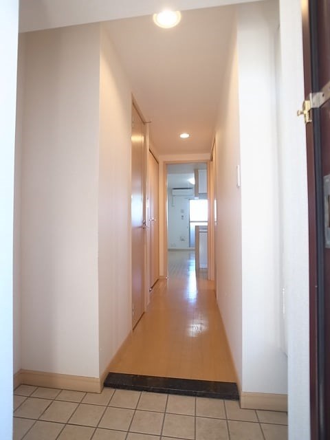 プラティーク六町 玄関