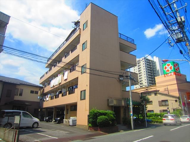 ホワイトメゾン   外観写真