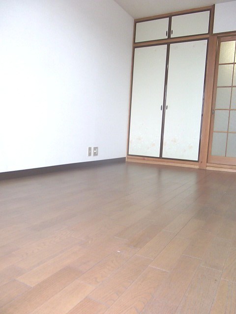 小林ビル ベッドルーム