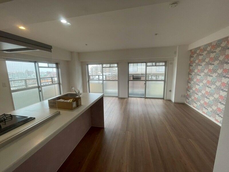 クイーンハイツ浅伊 リビング