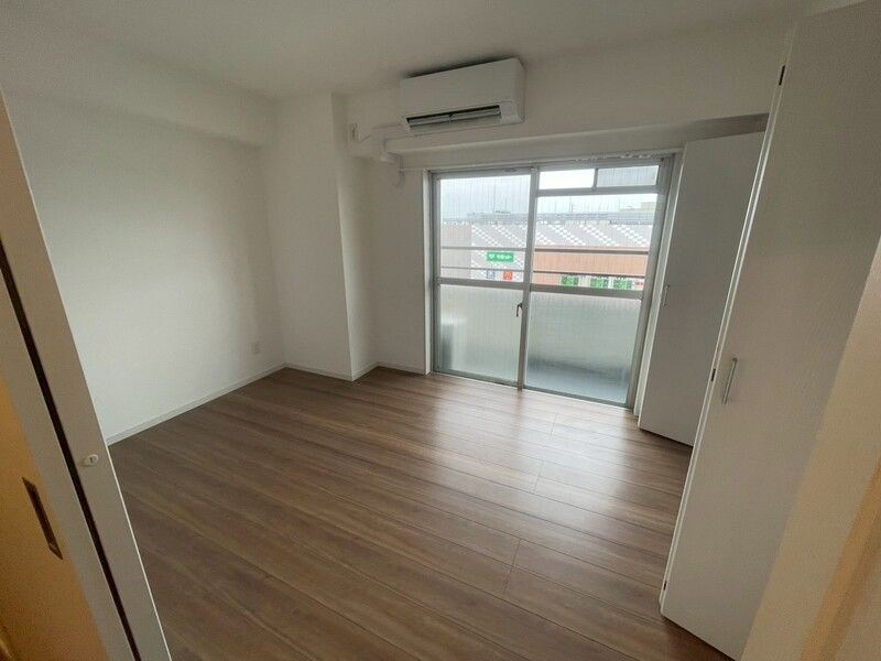 クイーンハイツ浅伊 ベッドルーム