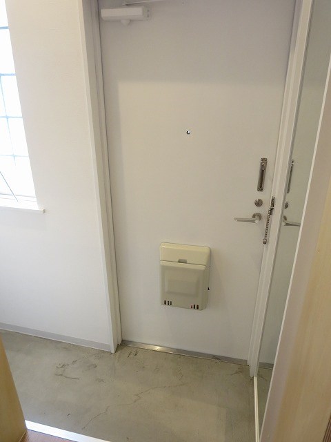 OWN APARTMENT 一之江 玄関