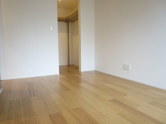 OWN APARTMENT 一之江 リビング