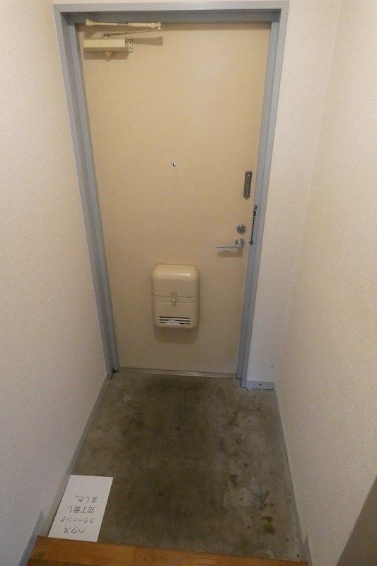 コーポマルハチ 玄関