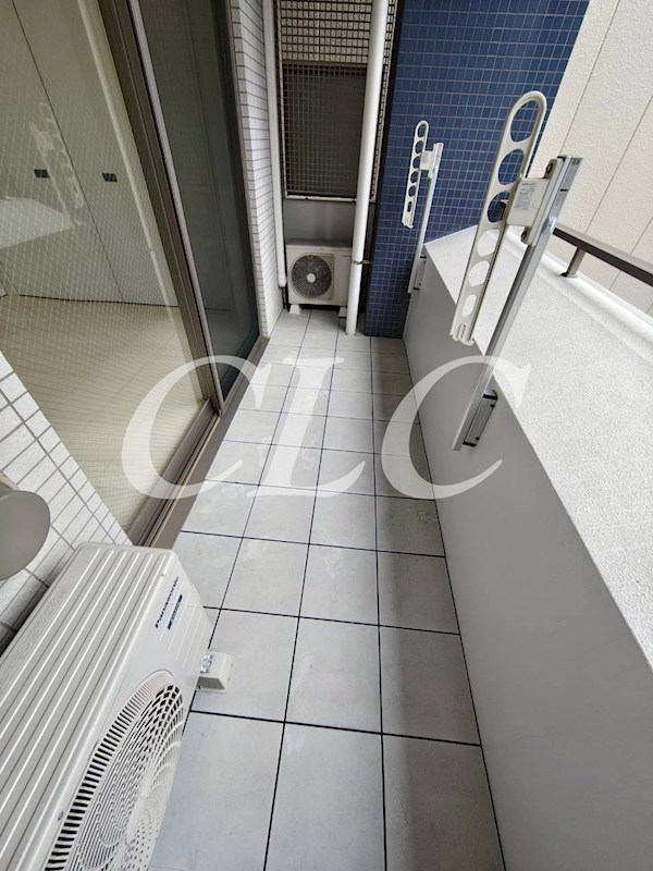 ラグジュアリーアパートメント三ノ輪   ベランダ