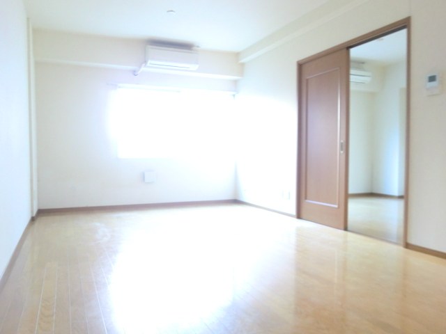 大島ビル ベッドルーム