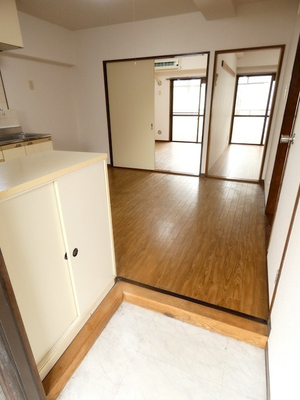 クイーンハイツ 玄関