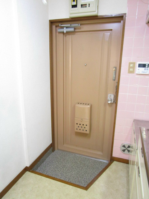 ハウスオギワラ  玄関