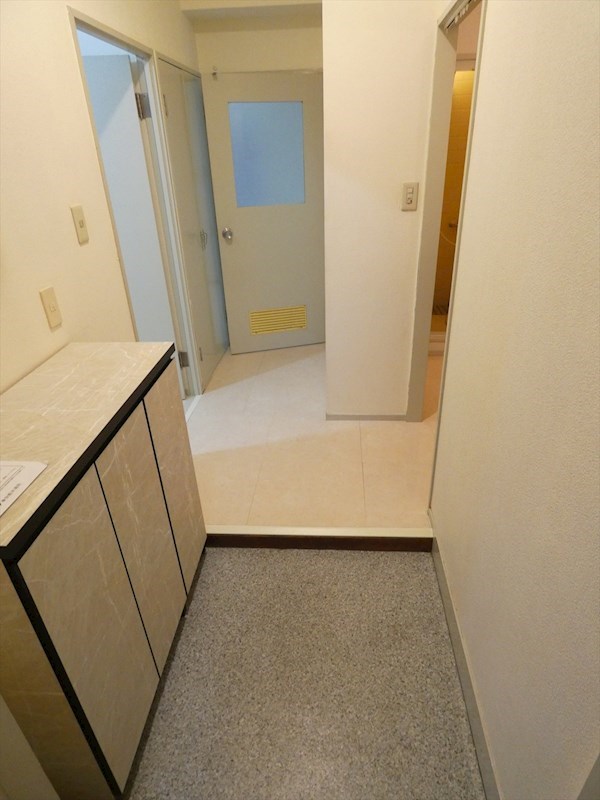 泉コープ　西棟 玄関