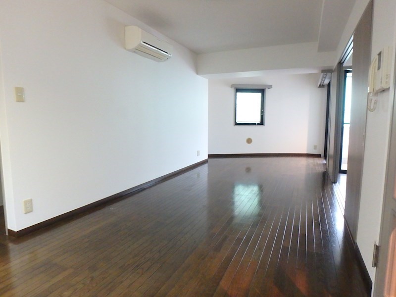 クリスタルタワー リビング