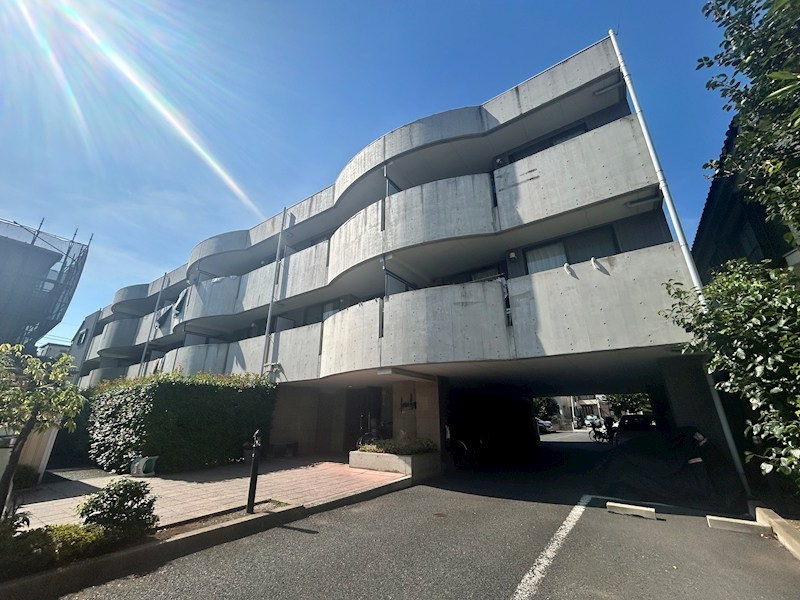 プワソンルージュ 外観写真