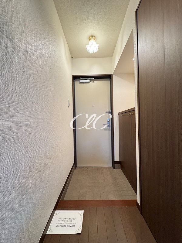 プワソンルージュ 玄関