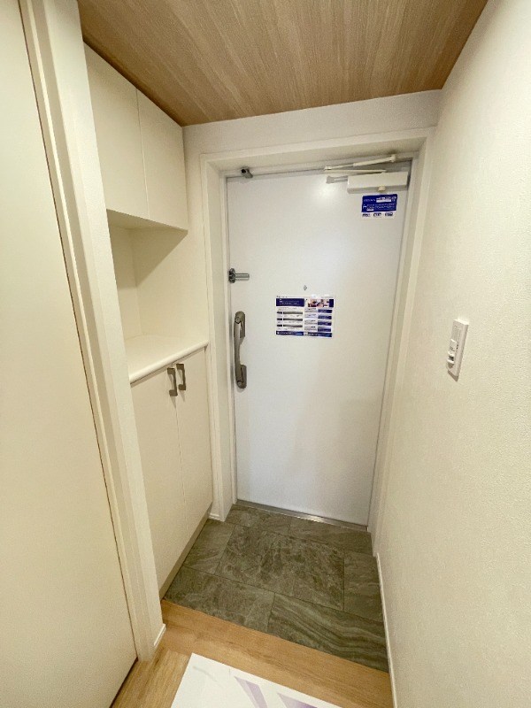 レジディア築地  玄関