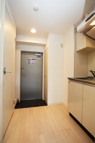 レジディア三越前 玄関