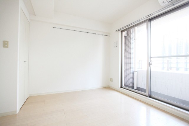 レジディア三越前 リビング