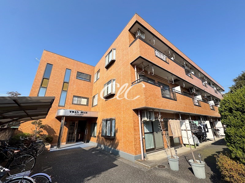 トランブルーアパルトメント 外観