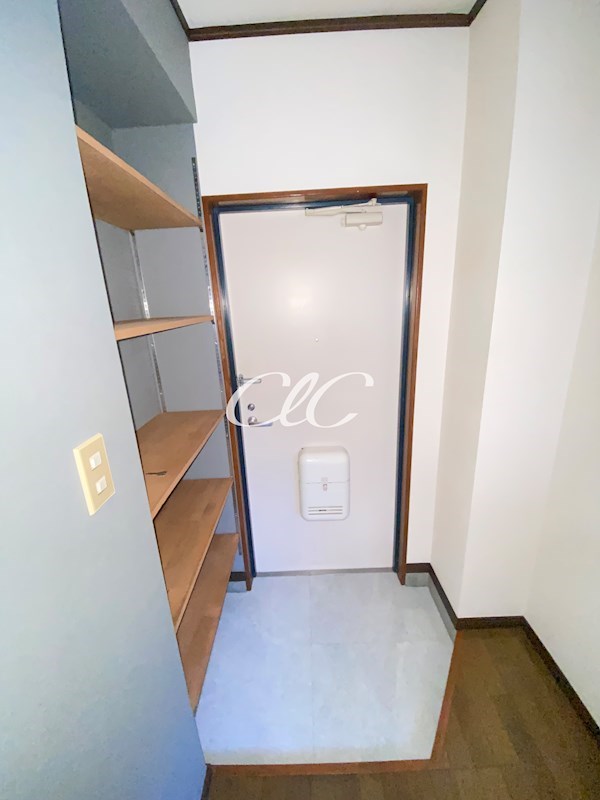 トランブルーアパルトメント 玄関